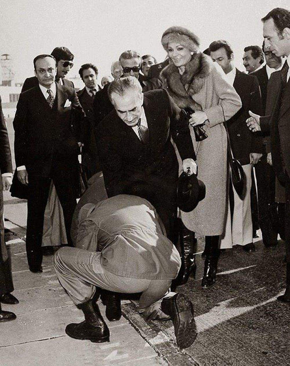 لحظه رفتن شاه از ایران