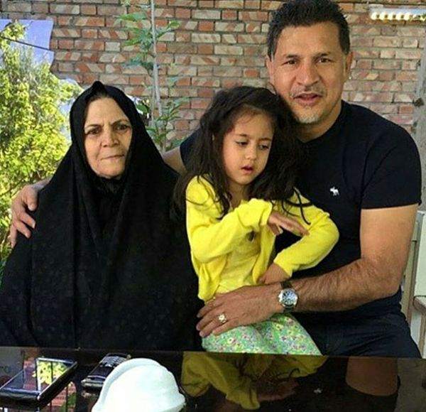 علی دایی و مادرش