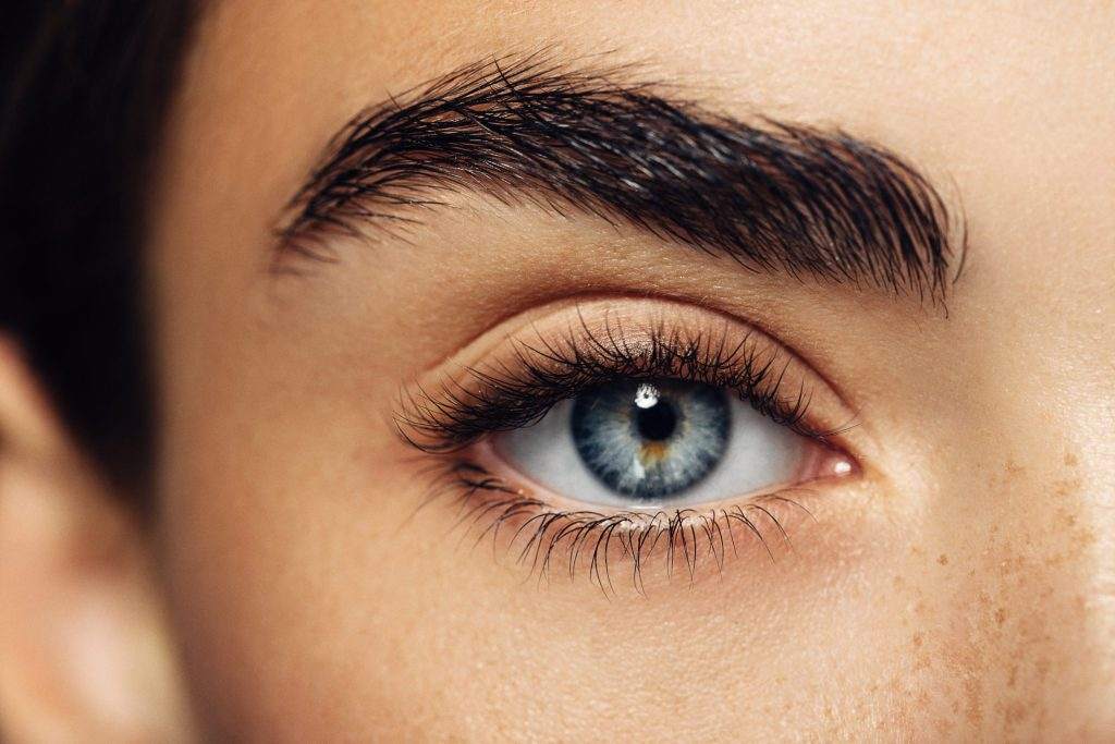 ابروی پرپشت