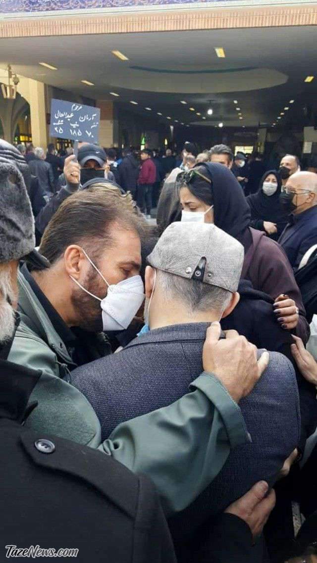 جواد هاشمی در خاکسپاری آرمان