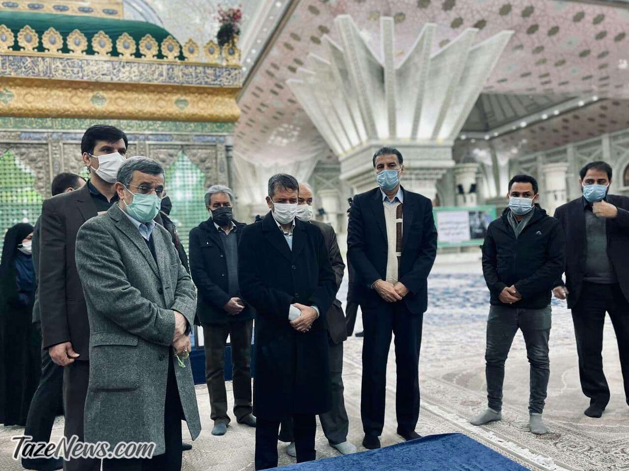 محمود احمدی‌نژاد در حرم امام