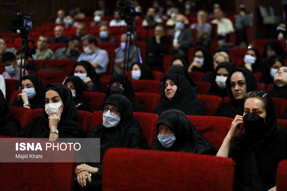 مراسم اولین سالگرد درگذشت مهشاد کریمی و ریحانه یاسینی