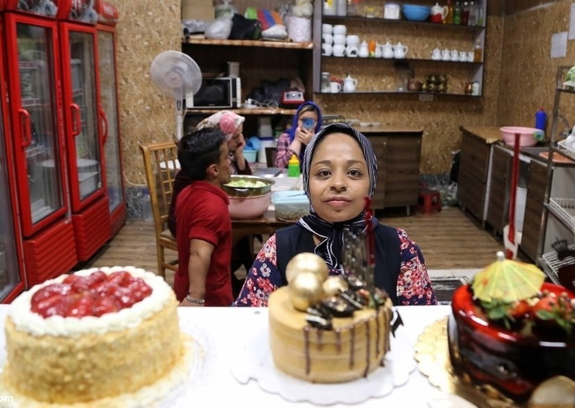 پرسنل رستوران نانیسم یا کوتاه قامتان