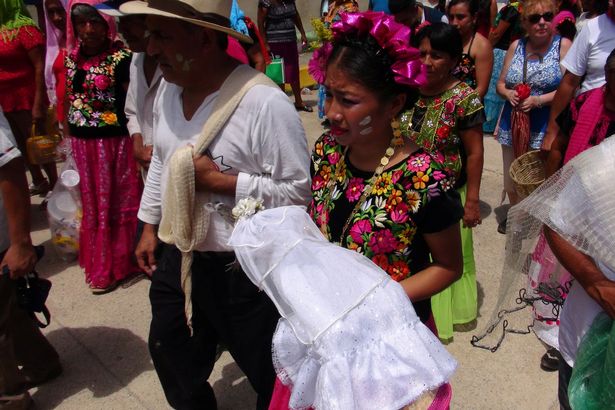 مراسم ازدواج شهردار مکزیکی با تمساح ۷ ساله