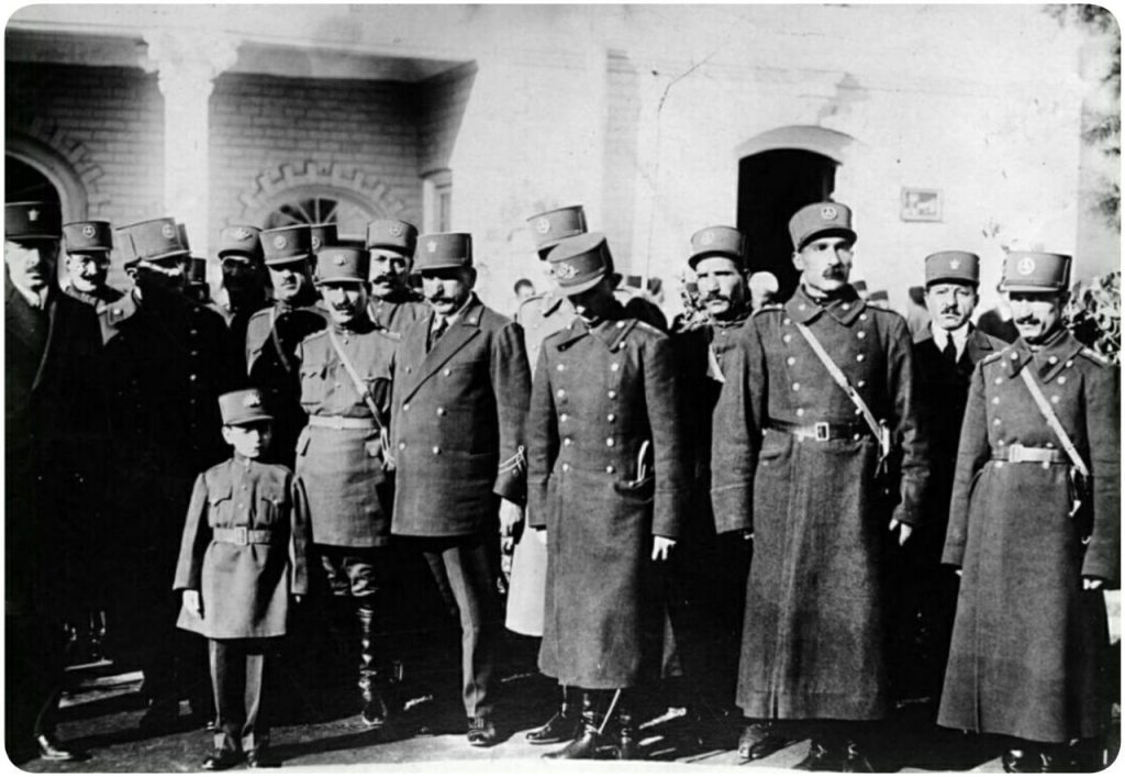 محمدرضا پهلوی در هفت سالگی