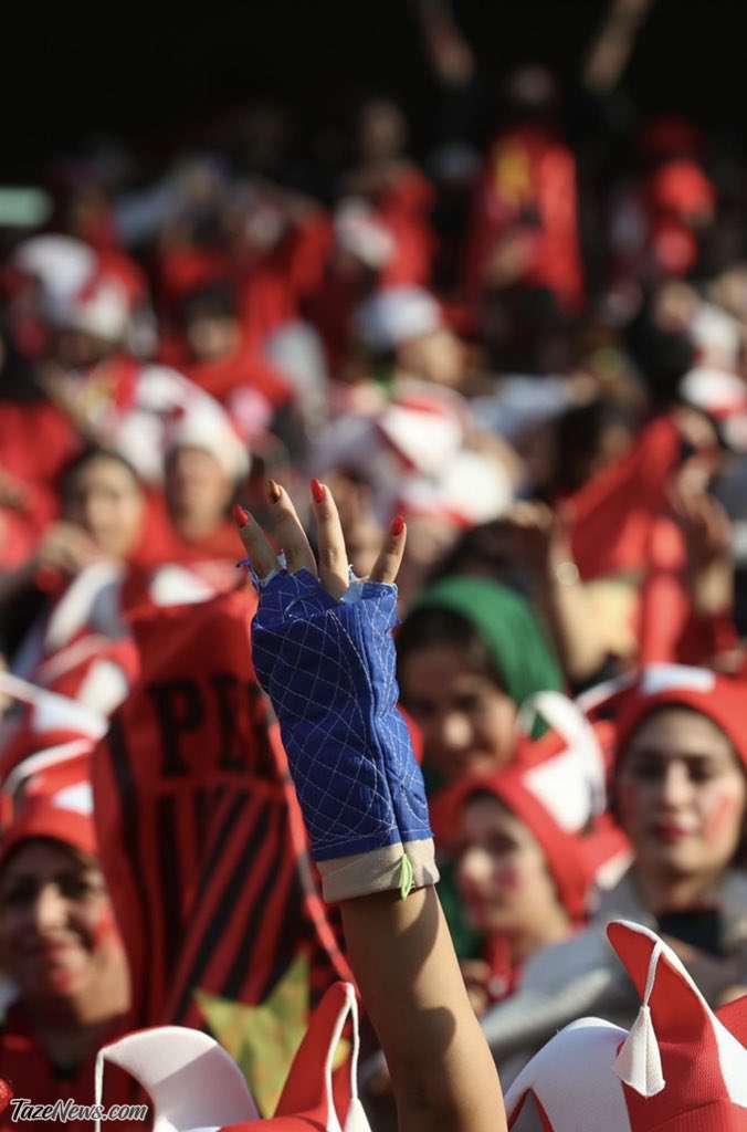 کری دختر هوادار پرسپولیس برای استقلالی‌ها