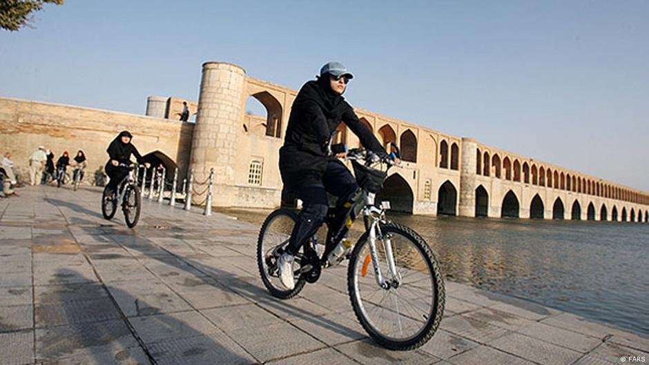 دوچرخه سواری زنان در اصفهان