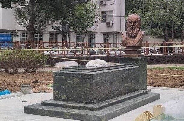 سنگ مزار هوشنگ ابتهاج