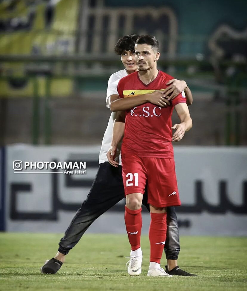 وریا غفوری و یک هوادار