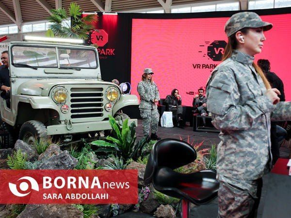 زنان با استایل ارتشی در نمایشگاه تهران