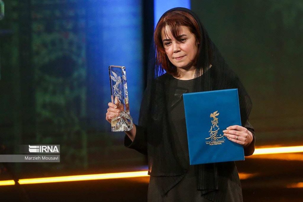 سارا سمیعی، برنده سیمرغ بهترین طراحی لباس