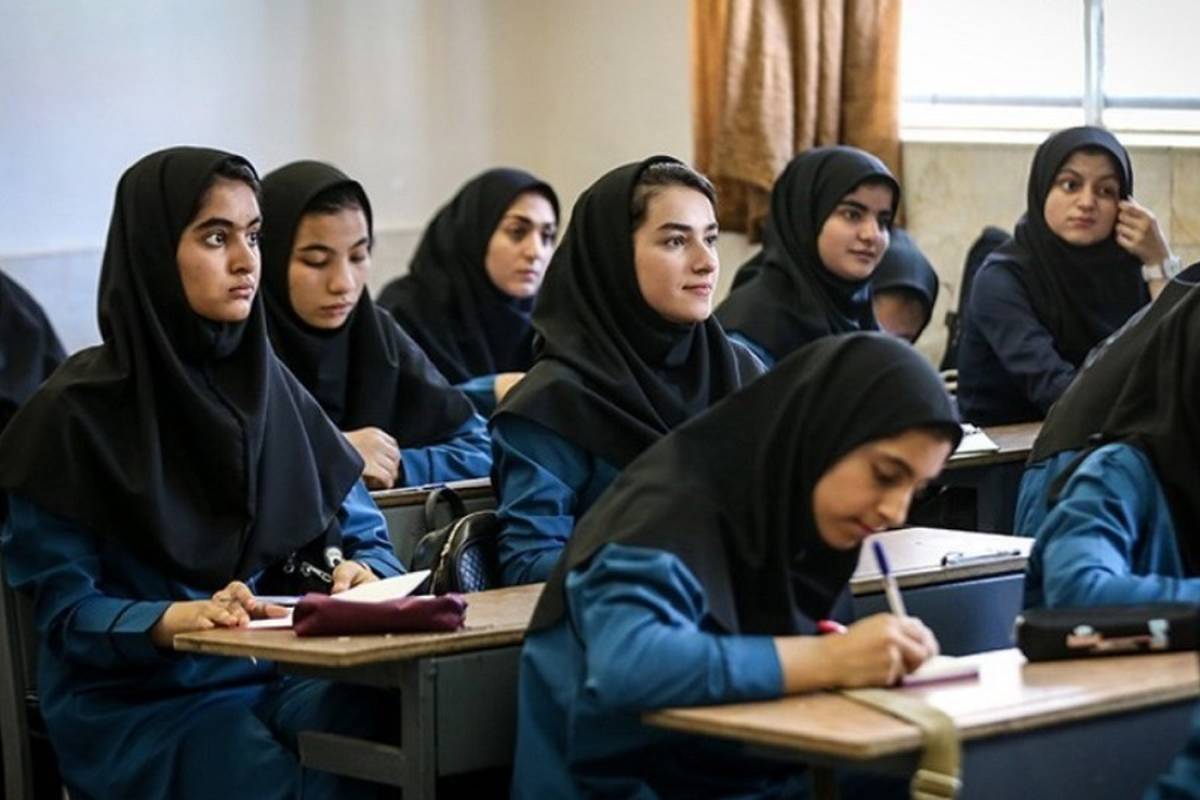 دانش‌اموزان دختر