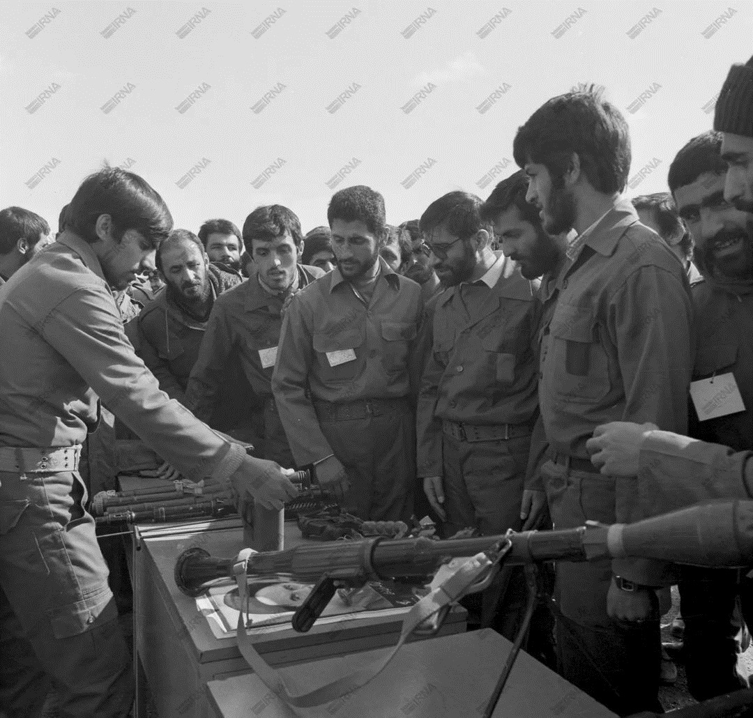 میرحسین موسوی در آیین پایان دوره سپاه 