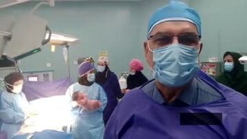 وزیر بهداشت در اتاق زایمان