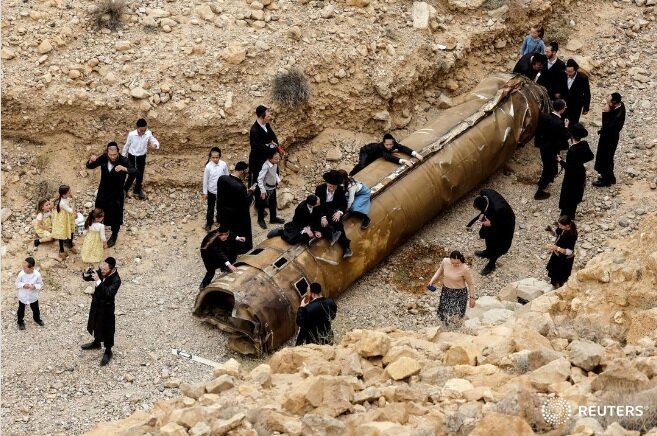 حضور خاخام‌های اسرائیلی در کنار بوستر موشک‌های ایرانی