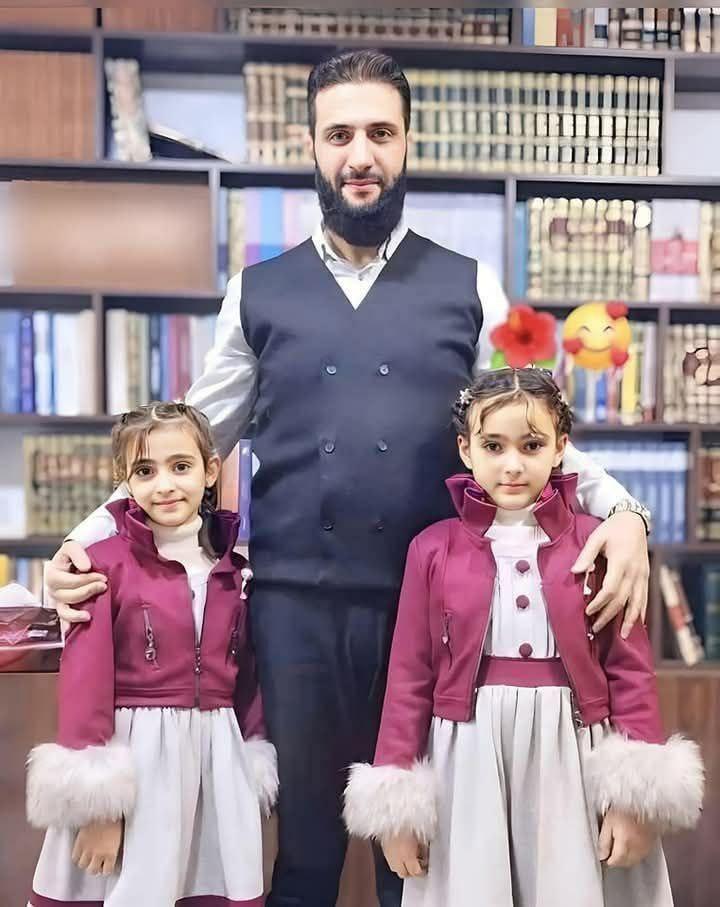 جولانی کنار دخترانش